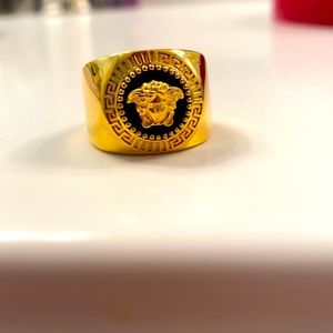 Men’s Versace ring. Size 25